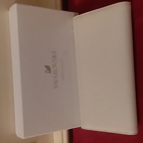 SOLD NEW Swarovski Crystal White Leather Travel Wallet/ Wristlet a Box - Picture 6 of 6